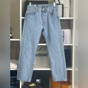 14. 501 Levi’s in a light wash 31